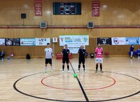 Ballano y Palmas posan junto a los colegiados del encuentro